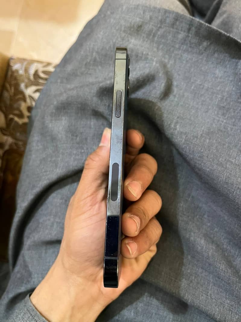 Apple iPhone 12 Pro 3