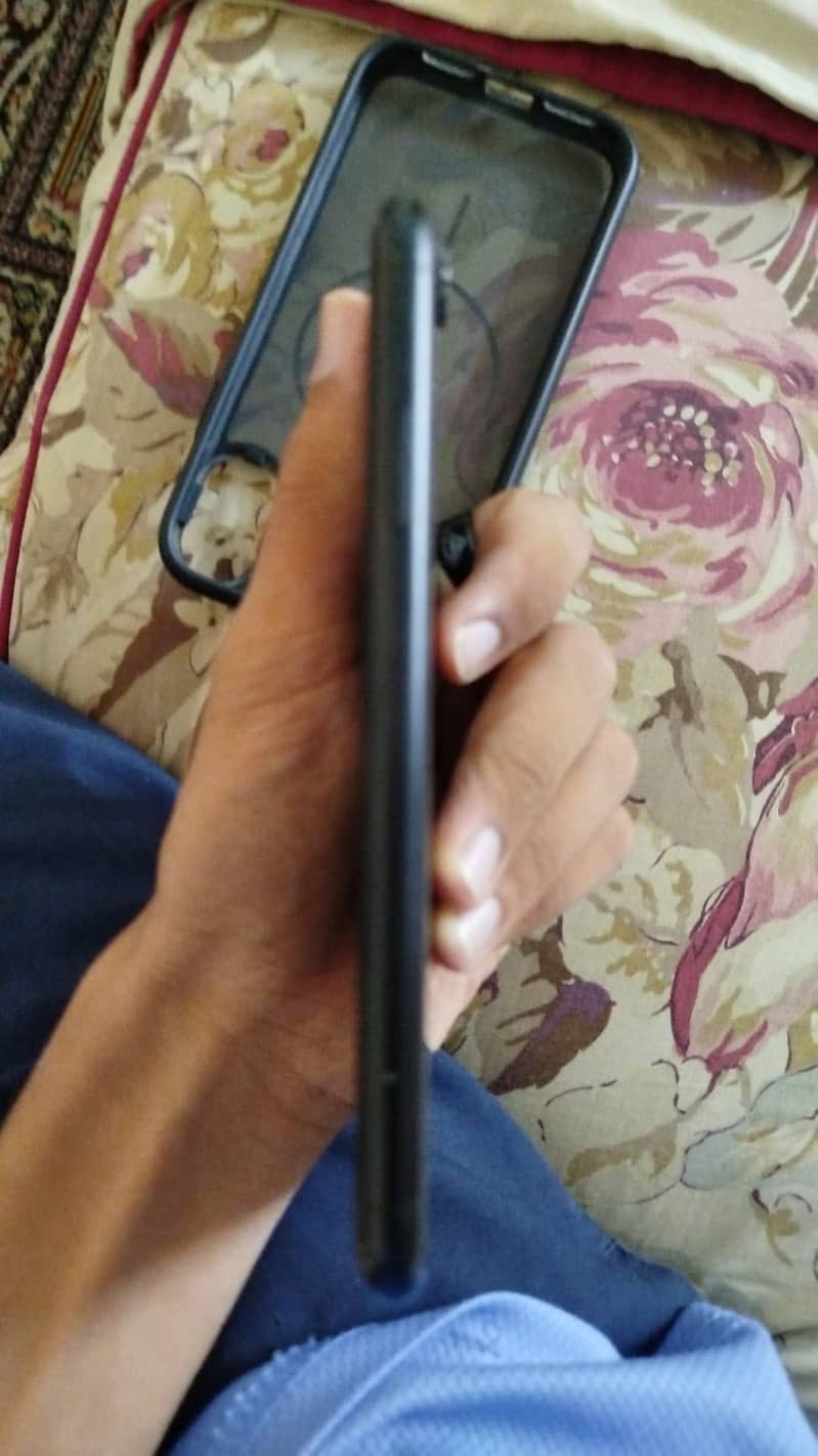 iPhone XR 3