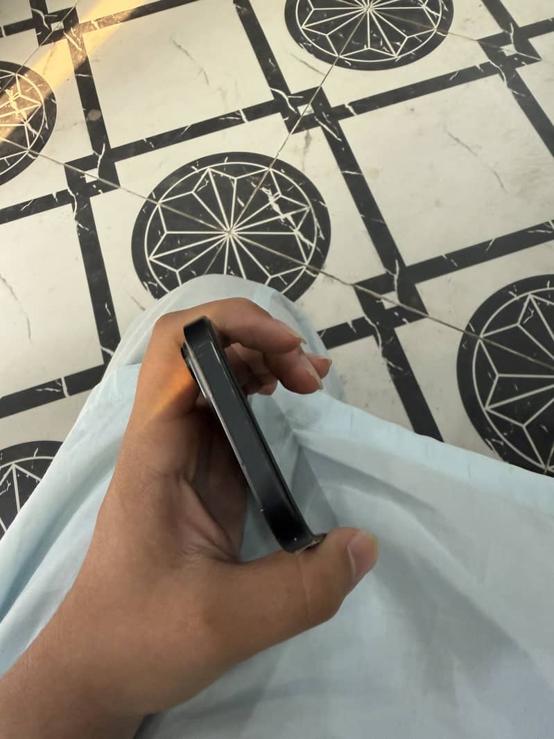 Apple iPhone 15 2