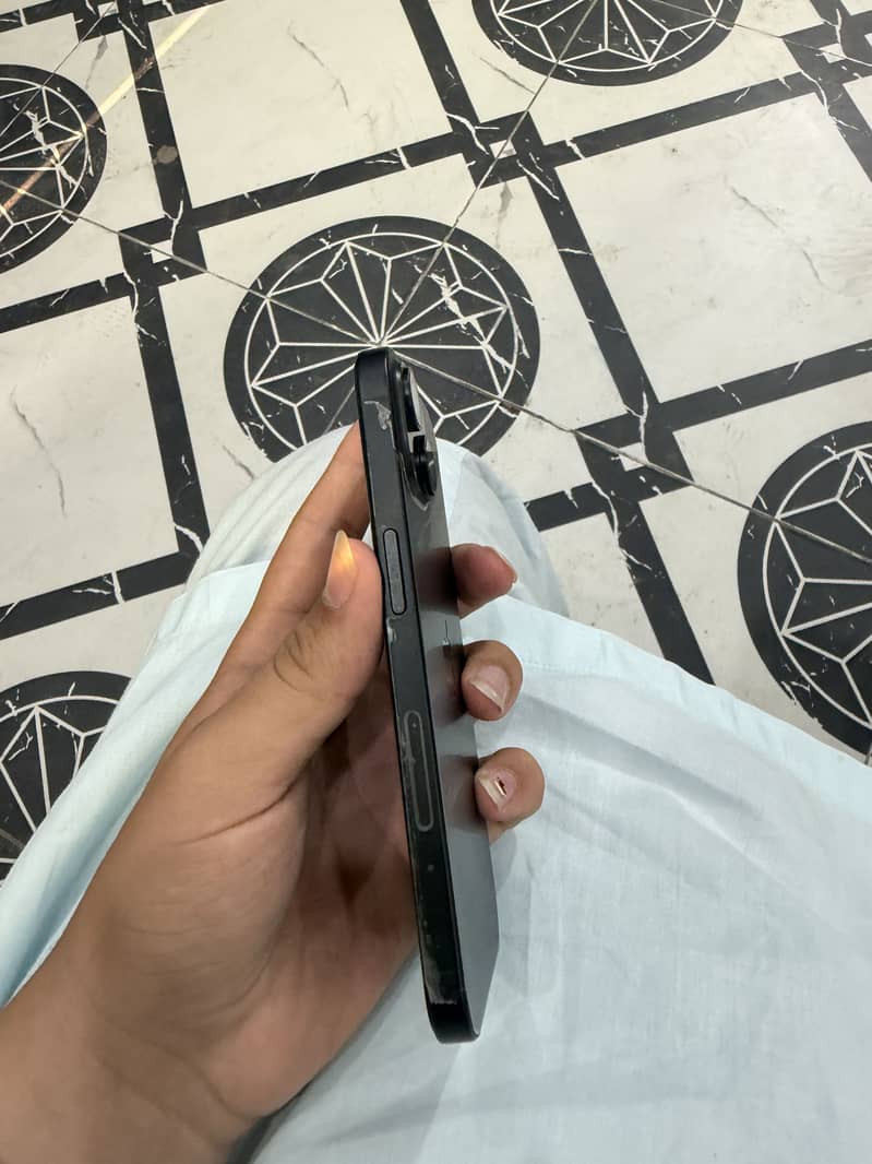 Apple iPhone 15 6