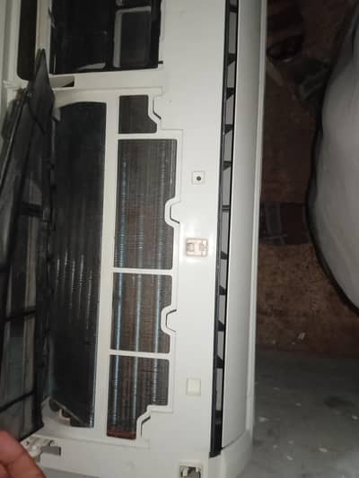 haier ac 1/5ton original gas original cumpreassor and good conditions