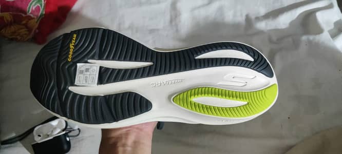 Skechers runner shoes