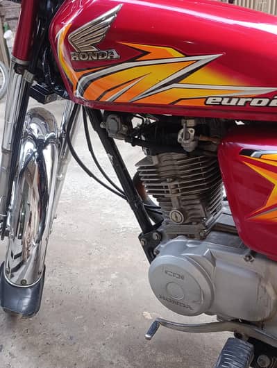 honda cg125 condition 10/10 contact  0/3/2/2/4/5/2/8/0/7/9 whatsapp