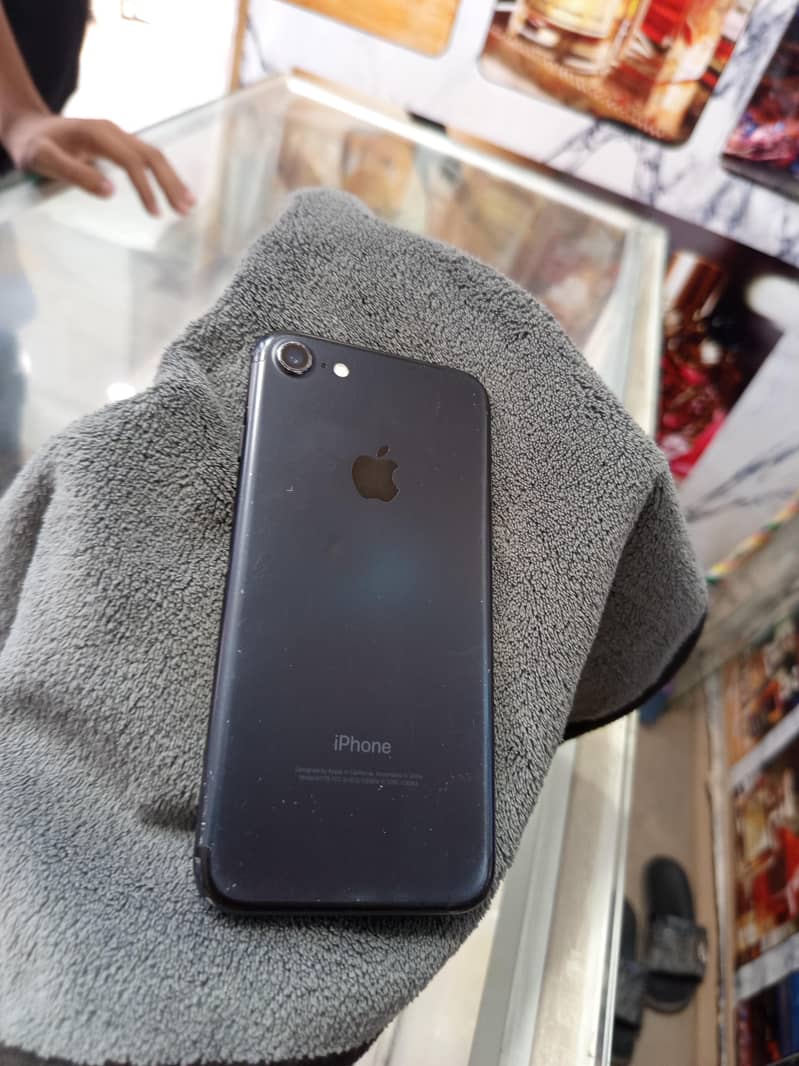 Apple iPhone 7 0