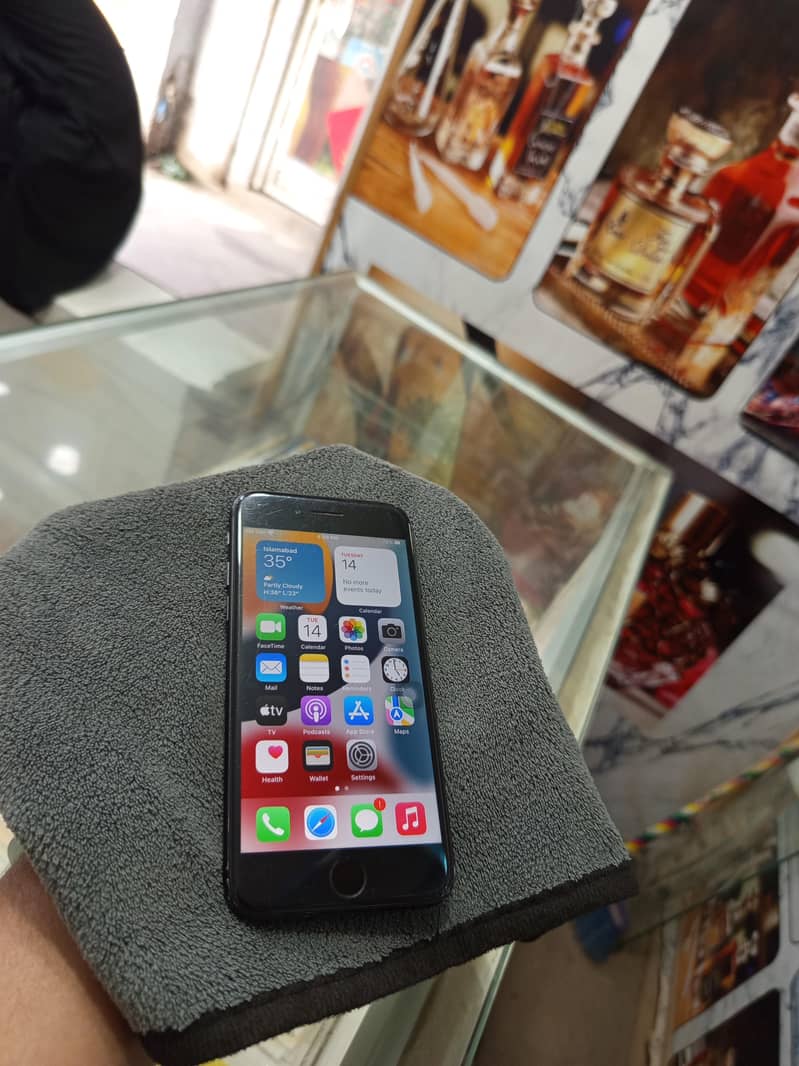 Apple iPhone 7 3