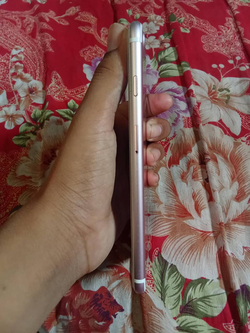 Apple iPhone 7 Plus 3