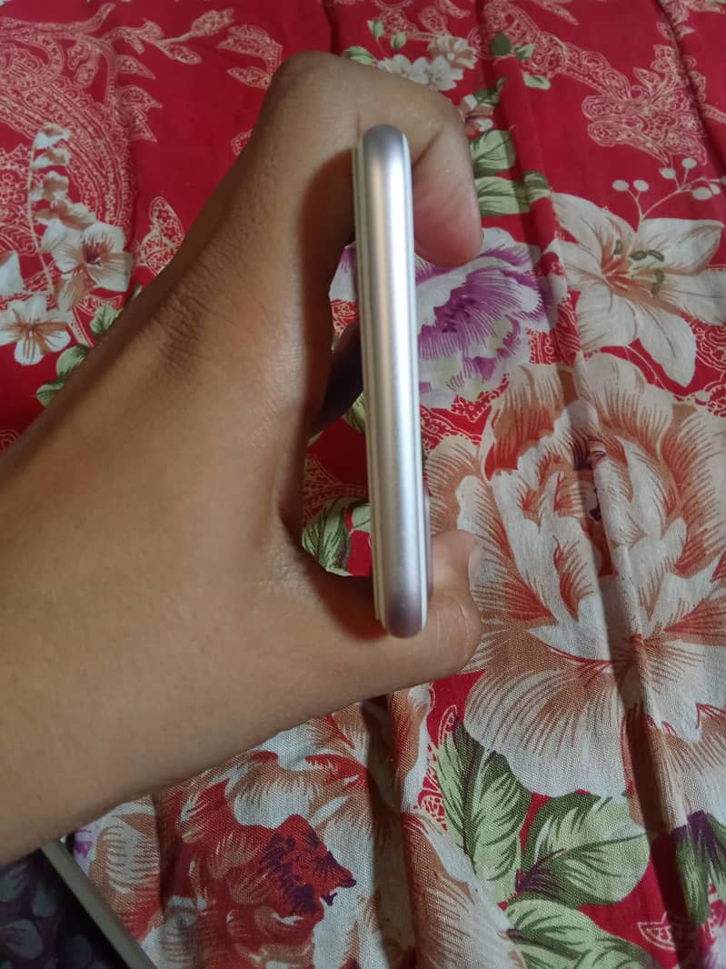 Apple iPhone 7 Plus 4