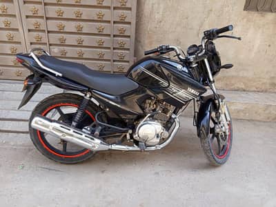 Yamaha YBR 125 black color