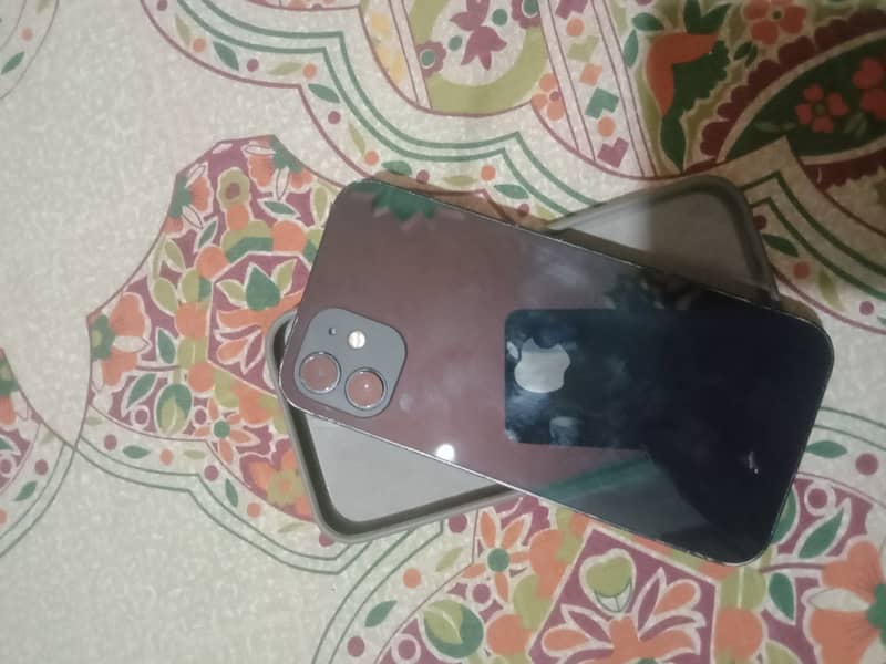 Apple iPhone 12 4