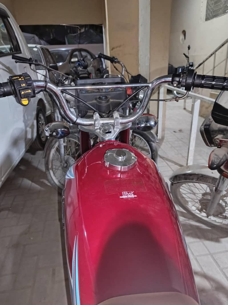 UNIQUE 125 1