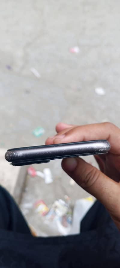 The condition of phone is 10%6