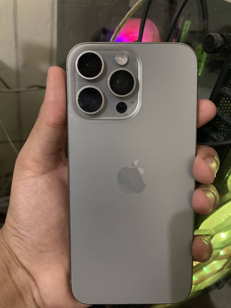 Apple iPhone 15 Pro Max 2
