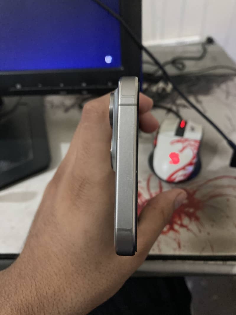 Apple iPhone 15 Pro Max 3