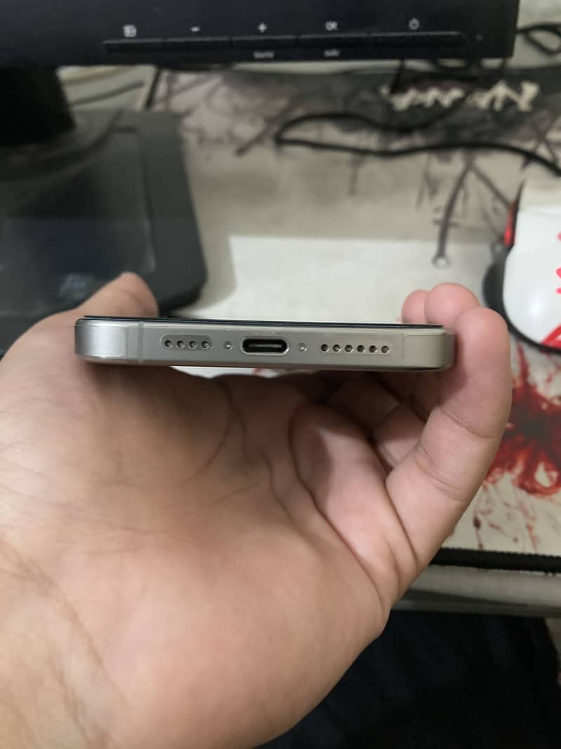 Apple iPhone 15 Pro Max 4