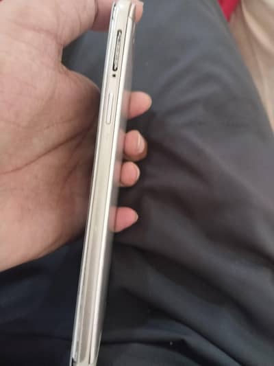 OPPO F1s