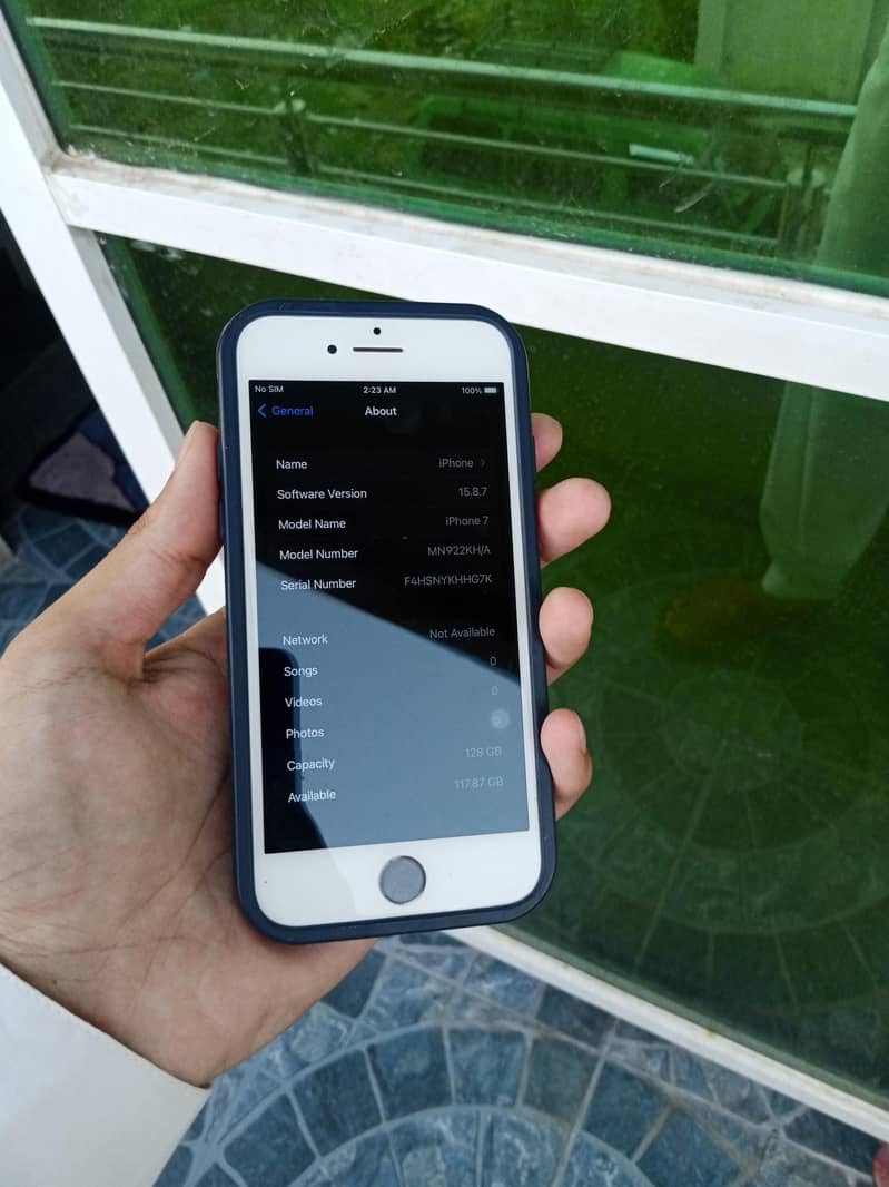 Apple iPhone 7 0