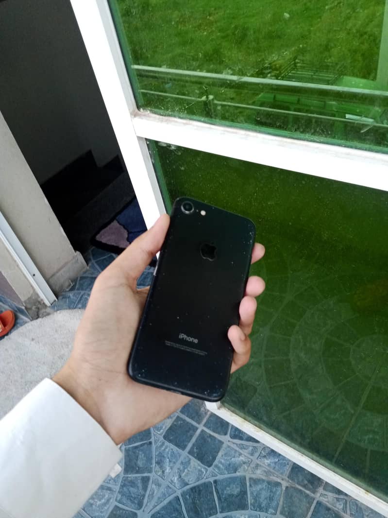 Apple iPhone 7 2