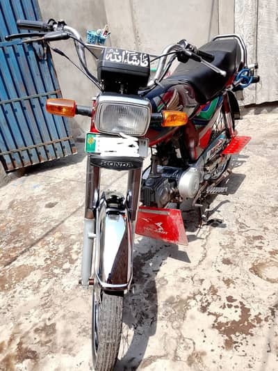 New condition Bike 2018 model CD 70 82,999 Price final 80k.