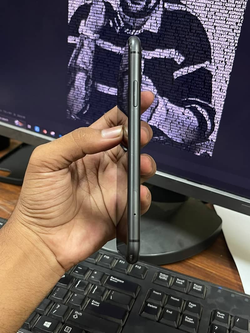 Apple iPhone 11 4