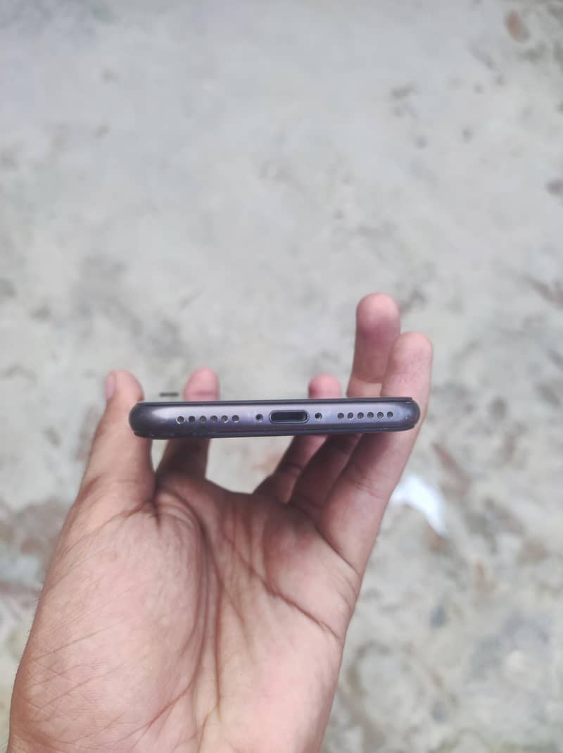 Apple iPhone 8 1