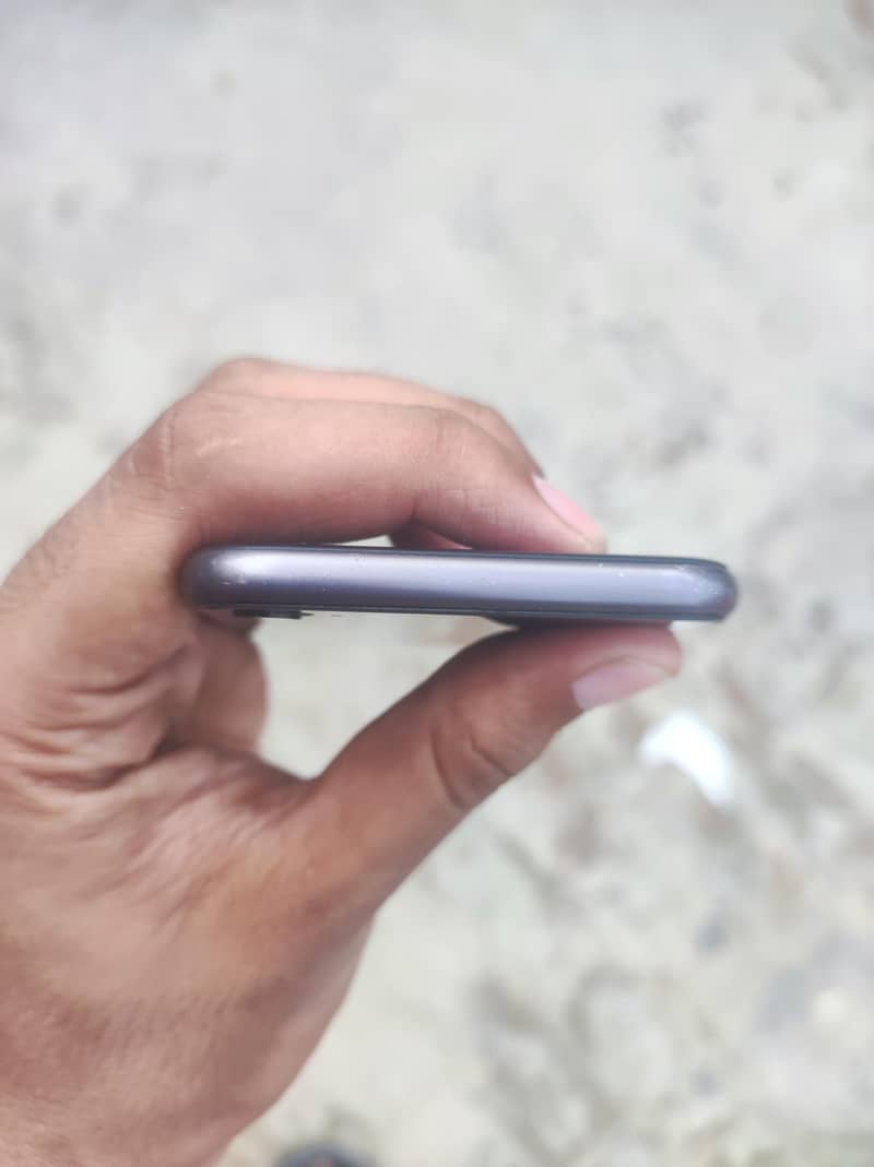 Apple iPhone 8 6