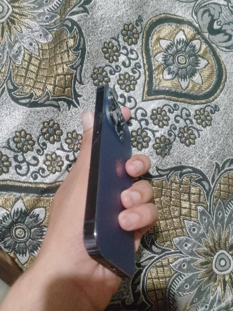 iPhone 14 pro 3