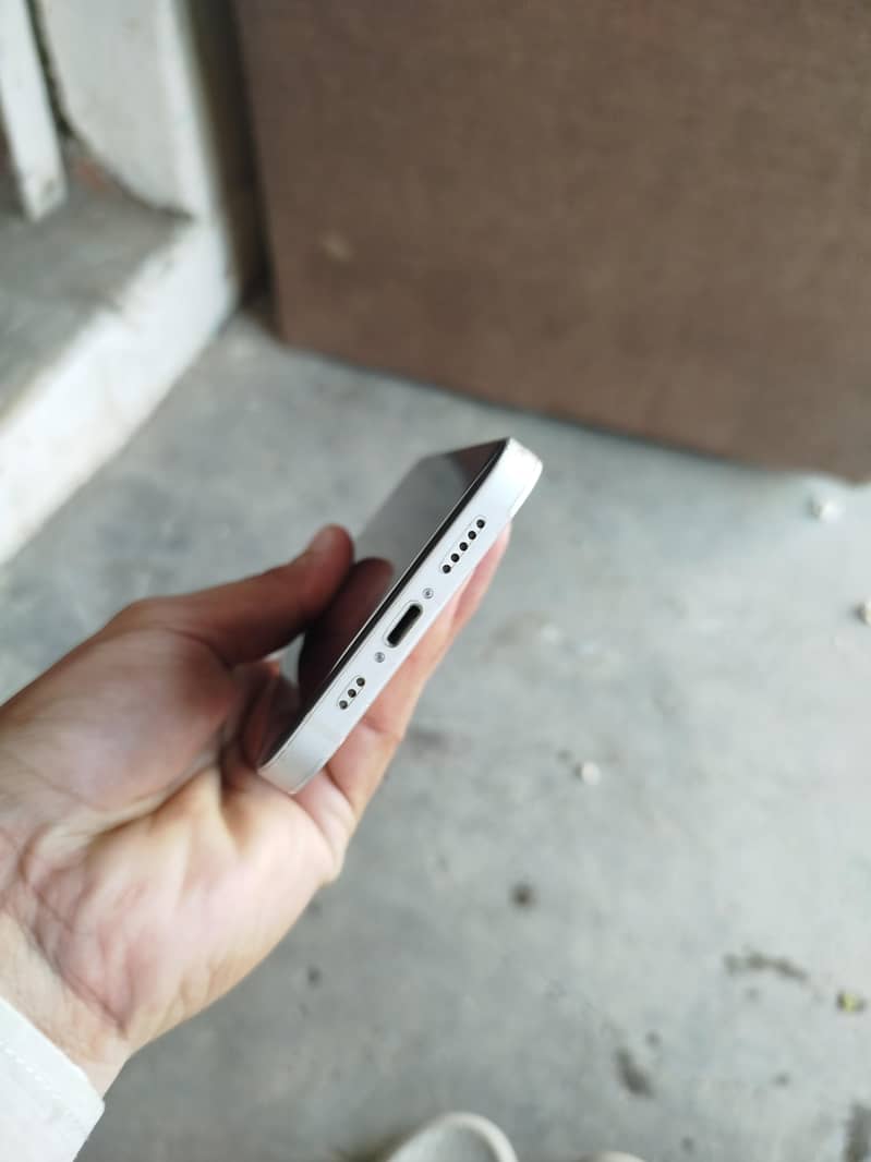 Apple iPhone 12 3