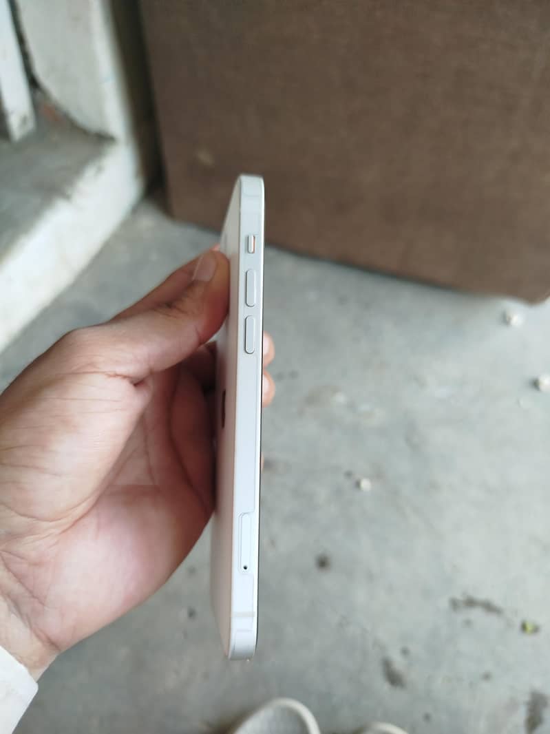 Apple iPhone 12 4