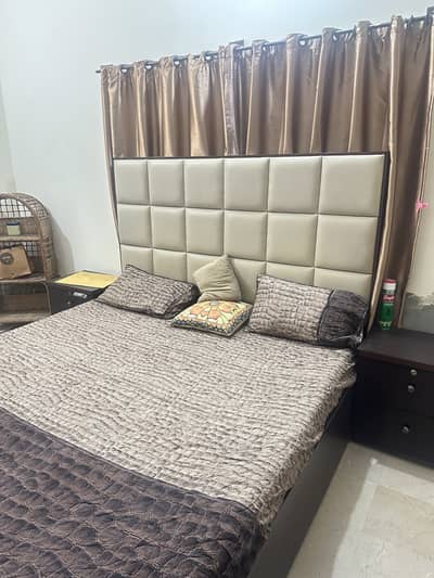 Bed set with drawers