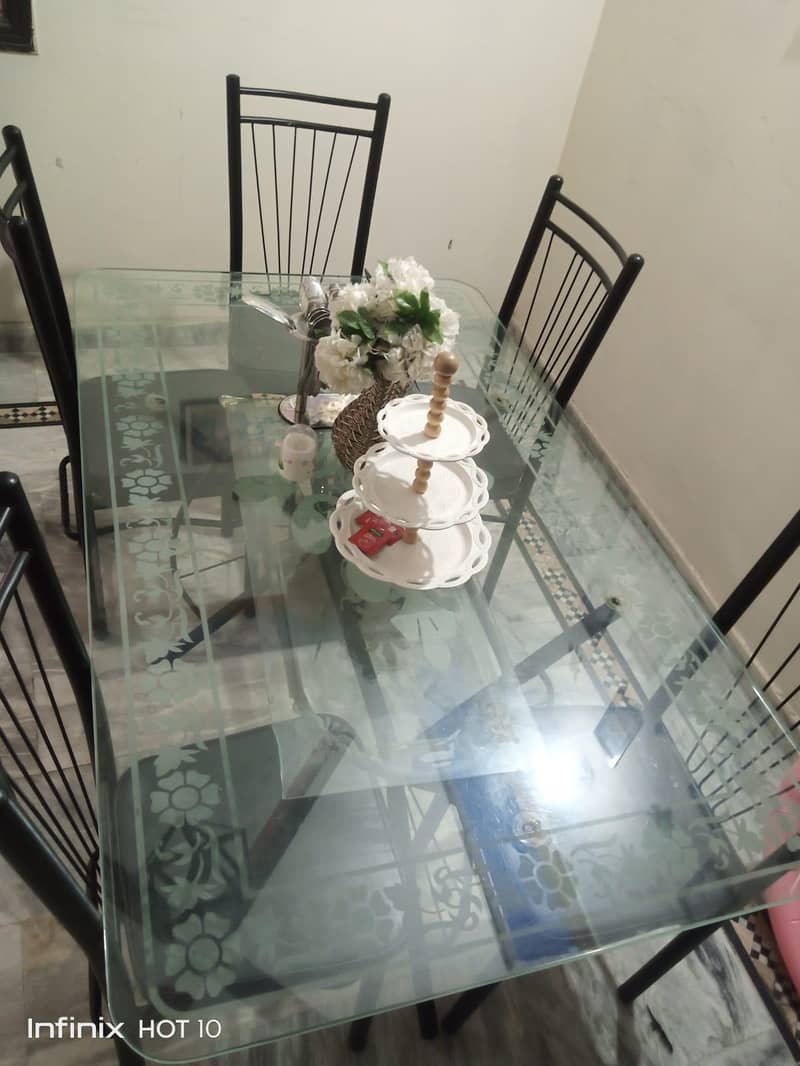 Dining table 0