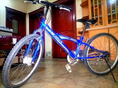 Premium Racing Bicycle/21-Speed Gears/Lightweight Aluminum Frame.