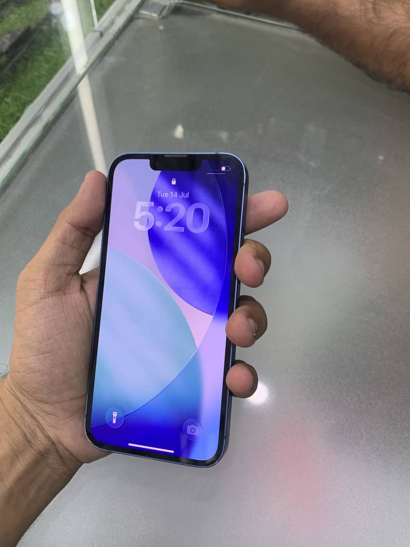 Apple iPhone 13 1