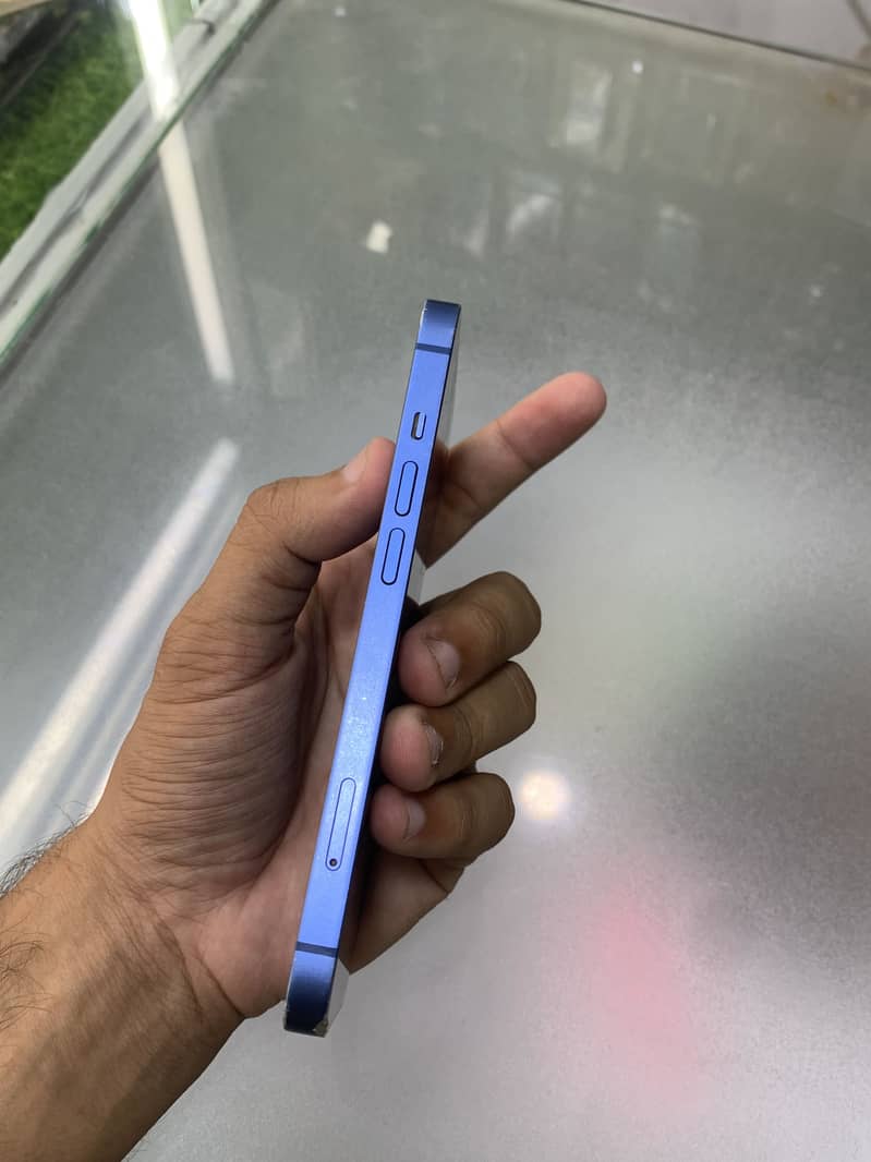 Apple iPhone 13 2