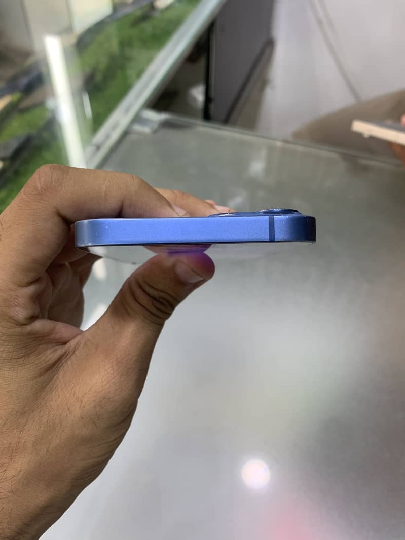 Apple iPhone 13 4