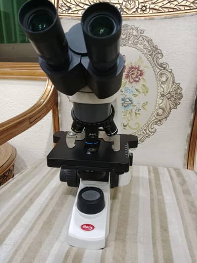 Microscope