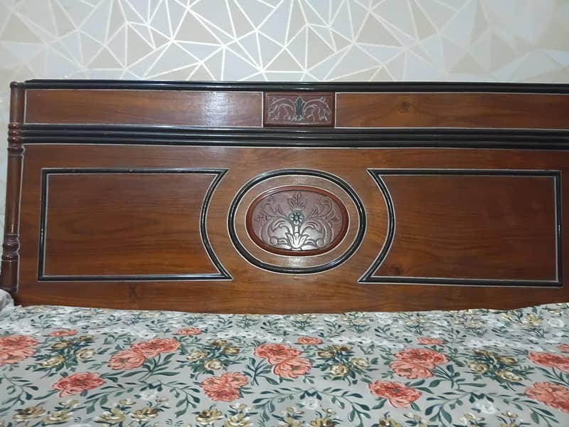 Bed, Side tabe and Dressing table 0