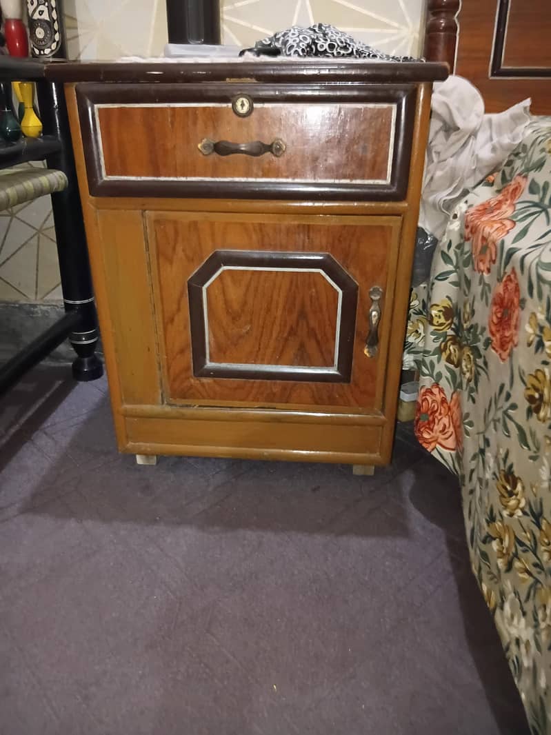 Bed, Side tabe and Dressing table 2