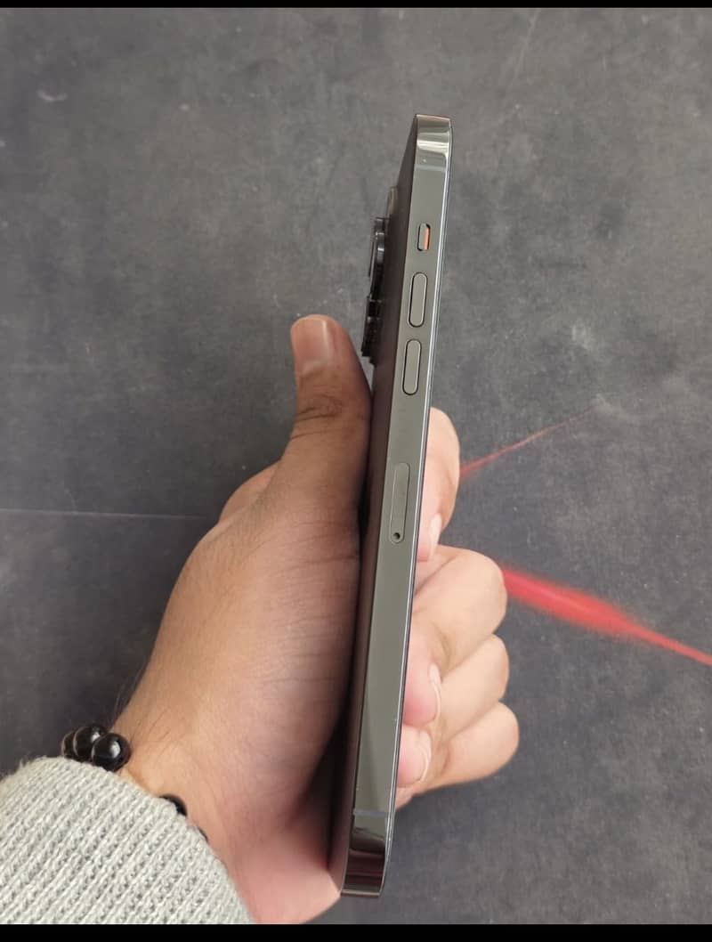 Apple iPhone 14 Pro Max 4