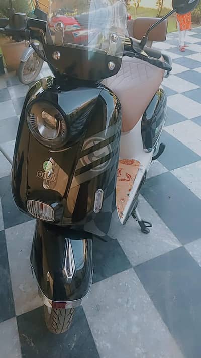 Okla scooty 0 meter new branded black colour