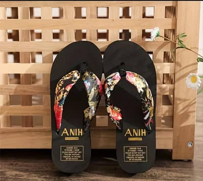 women black flip-flop slippers
