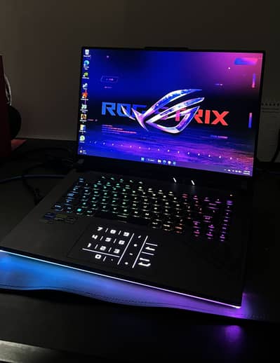 Asus Rog Strix RTX 4070 | 1tb | i7-13HX Gaming Laptop