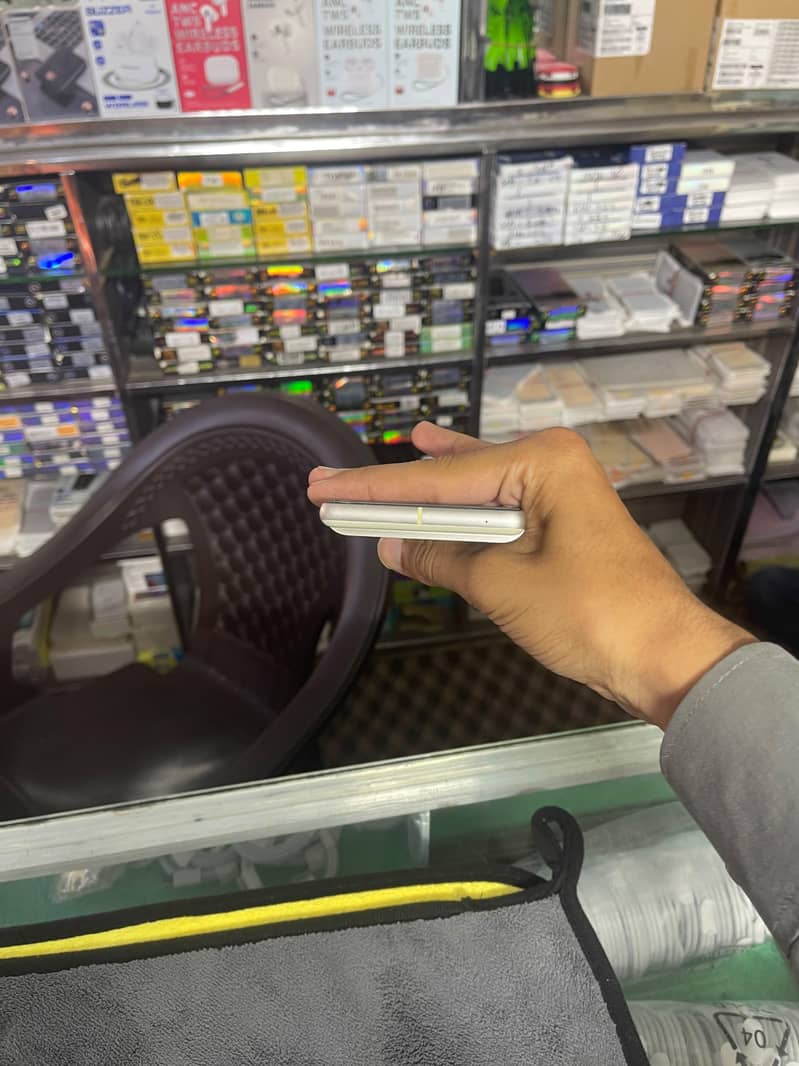 Google Pixel 7 4