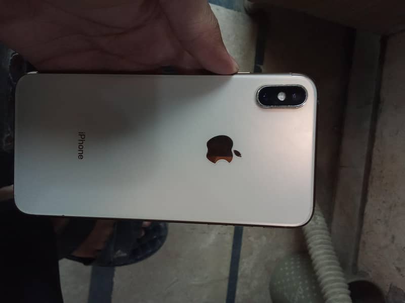 Apple iPhone XS Max 3