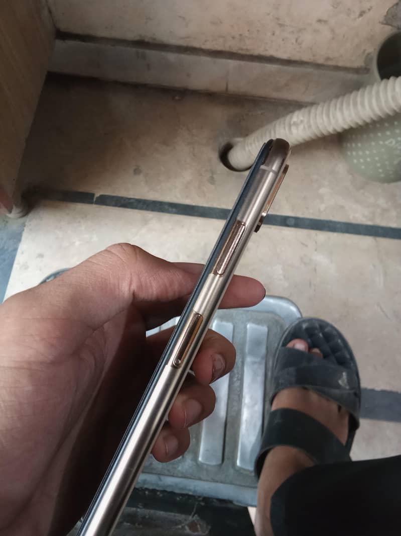 Apple iPhone XS Max 6
