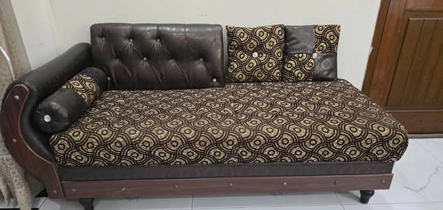Dewan 3 seater