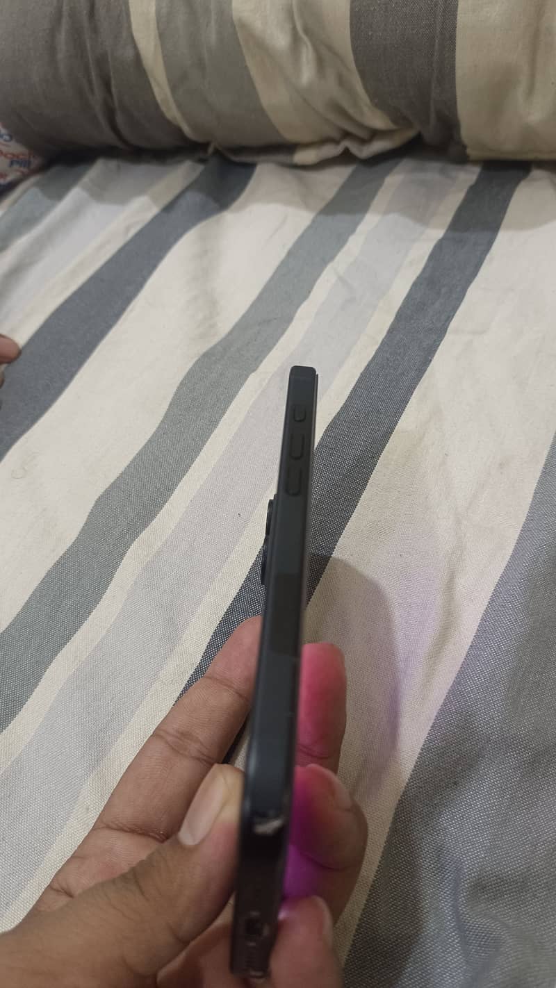 iPhone 16 0