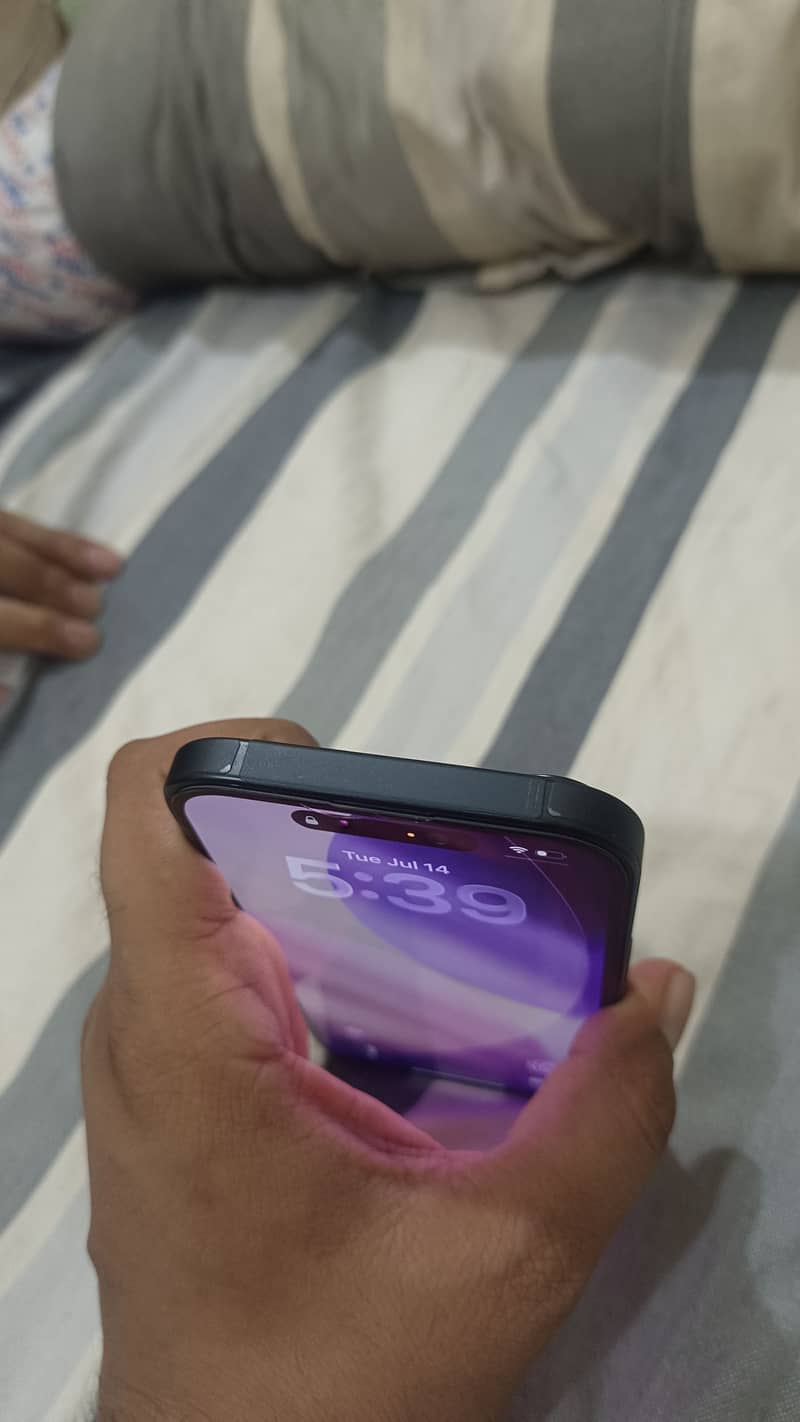 iPhone 16 4