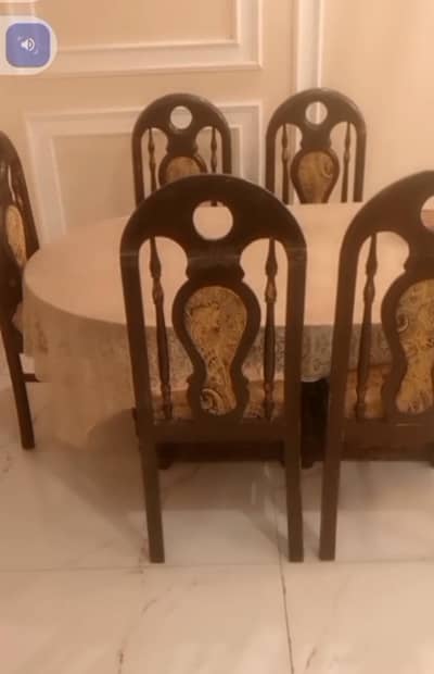 6 CHAIRS ONE TABLE
