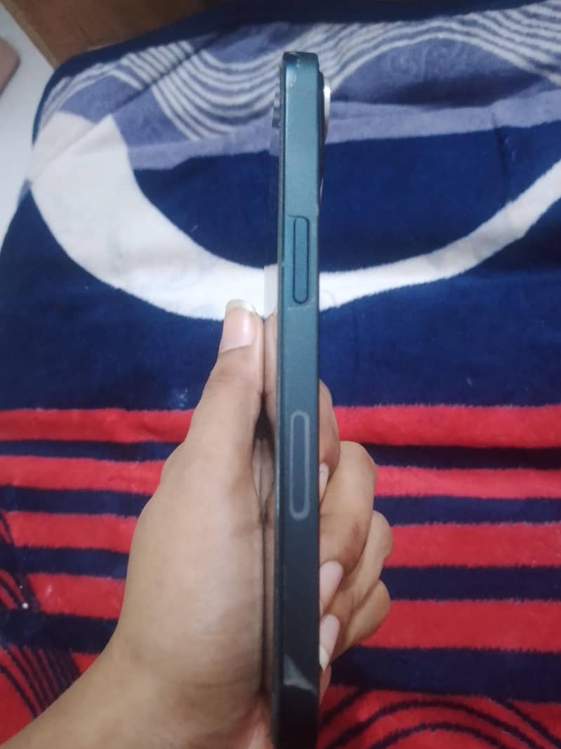 Apple iPhone 13 1