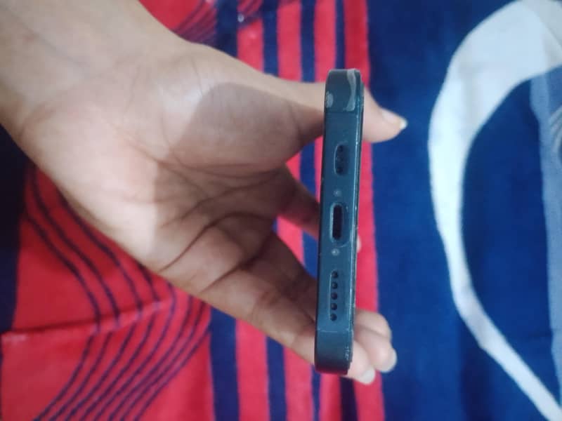 Apple iPhone 13 2
